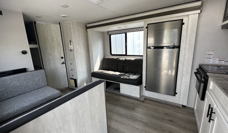 2023 Shasta SST25RS full