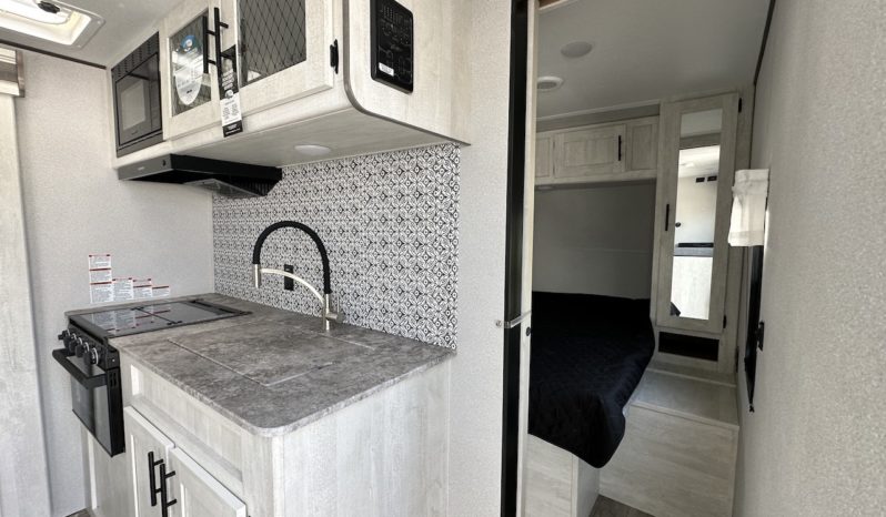 2023 Shasta SST25RS full