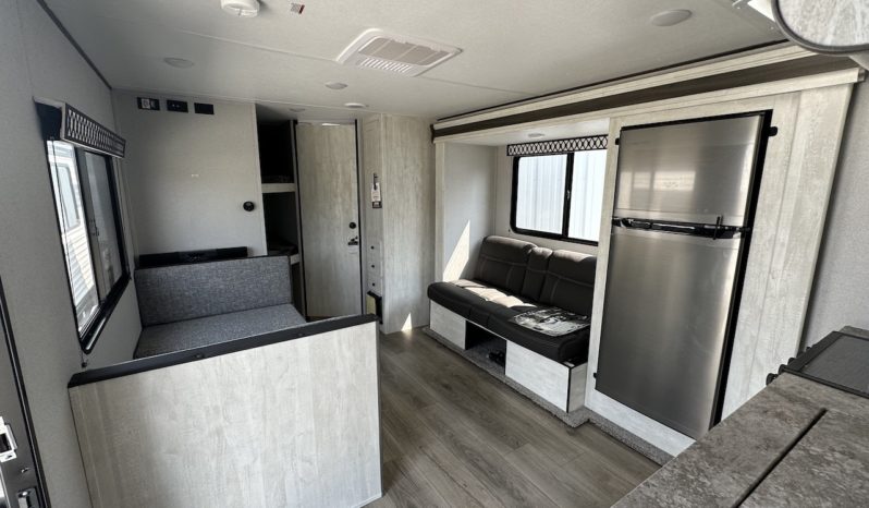 2023 Shasta SST25RS full