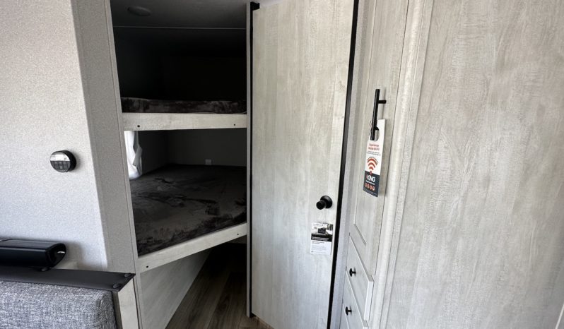 2023 Shasta SST25RS full