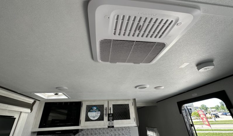 2023 Shasta SST25RS full