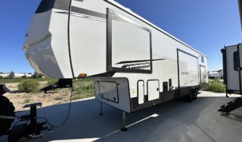 2024 Sierra 4002FB full