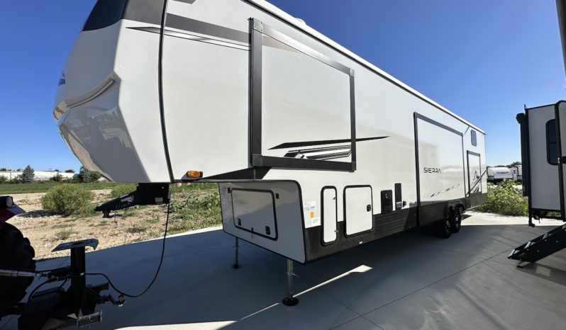 2024 Sierra 4002FB full