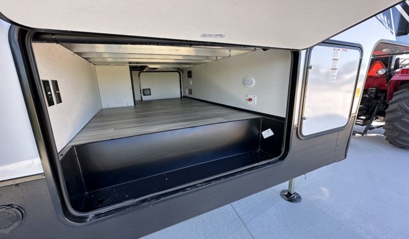 2024 Sierra 4002FB full