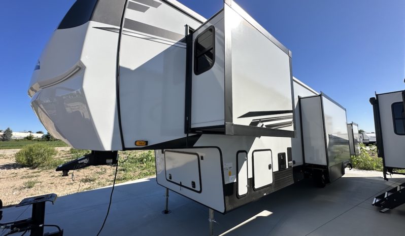 2024 Sierra 4002FB full