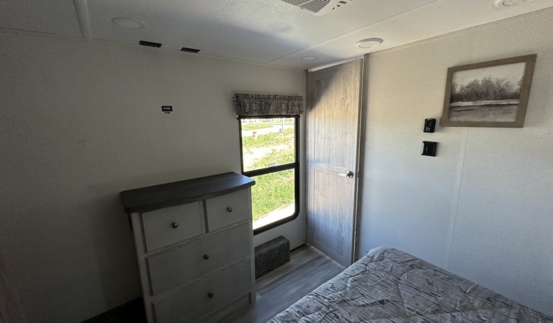 2024 Sierra 4002FB full