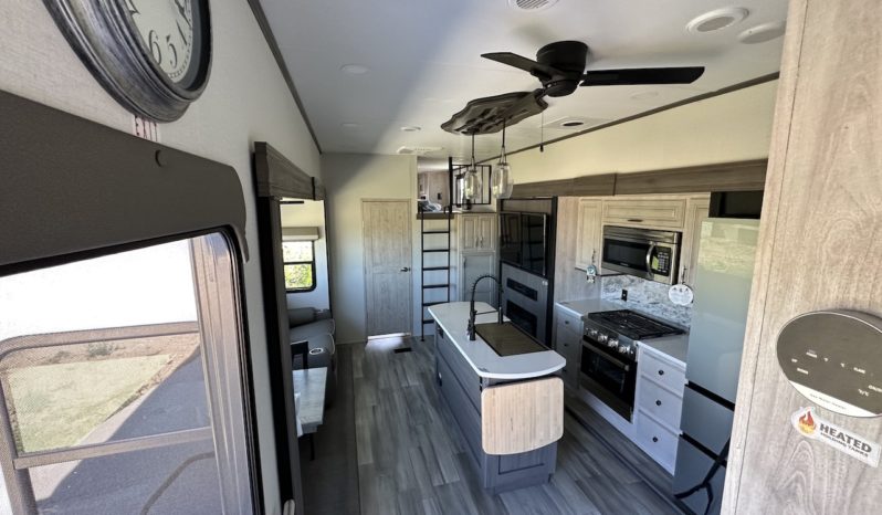 2024 Sierra 4002FB full