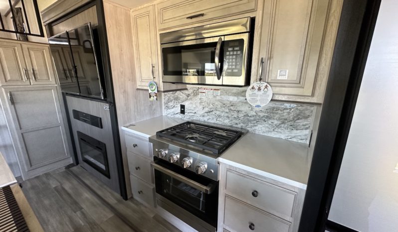 2024 Sierra 4002FB full