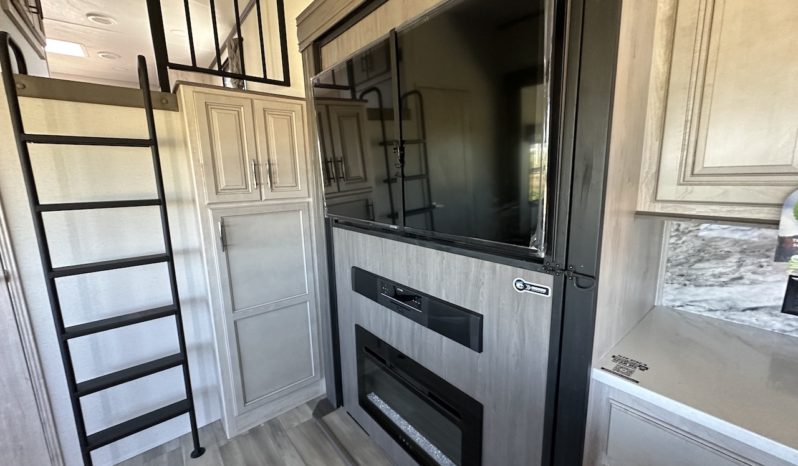 2024 Sierra 4002FB full