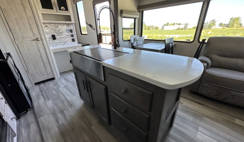 2024 Sierra 4002FB full