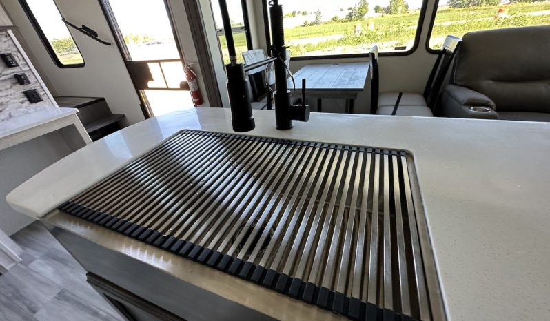 2024 Sierra 4002FB full