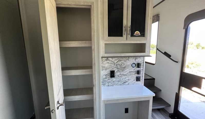 2024 Sierra 4002FB full