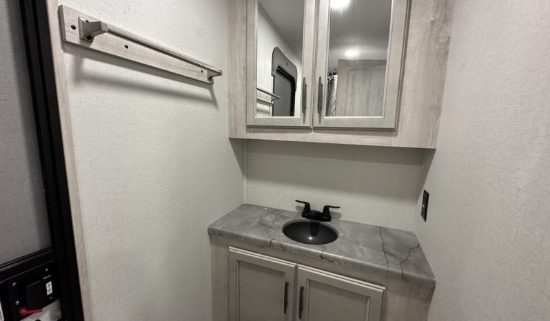 2024 Sierra 4002FB full