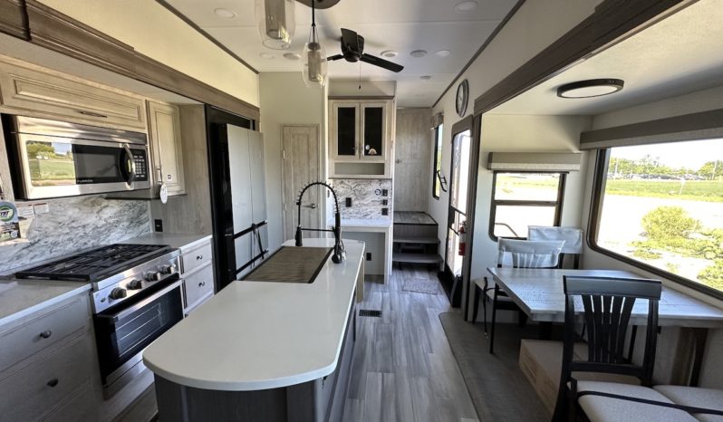 2024 Sierra 4002FB full