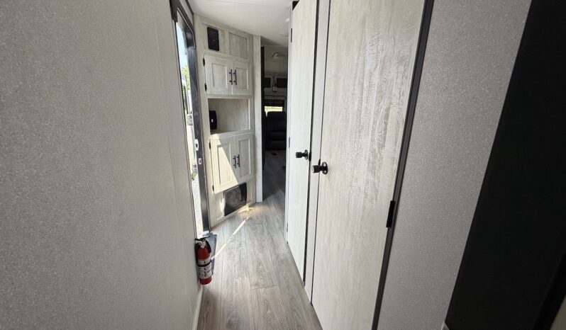 2024 Shasta SST30RL full