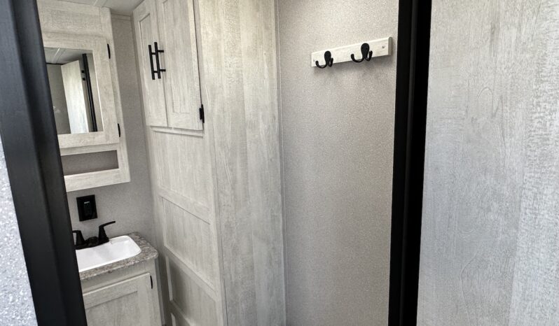 2024 Shasta SST30RK full