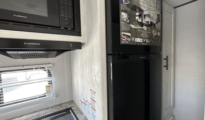 2024 Shasta SST30RK full