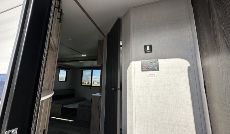 2023 Conquest 236RL full