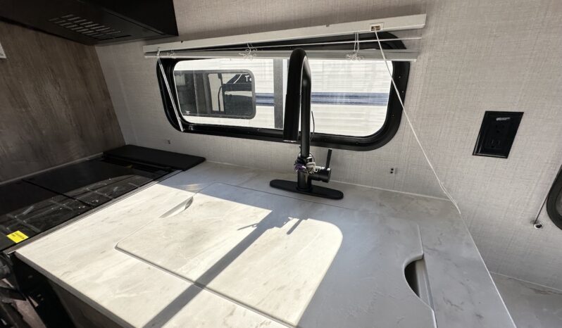 2023 Conquest 236RL full