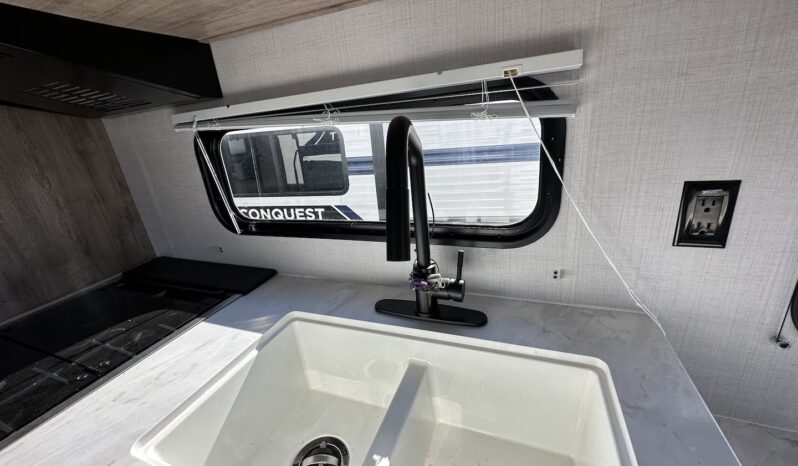 2023 Conquest 236RL full