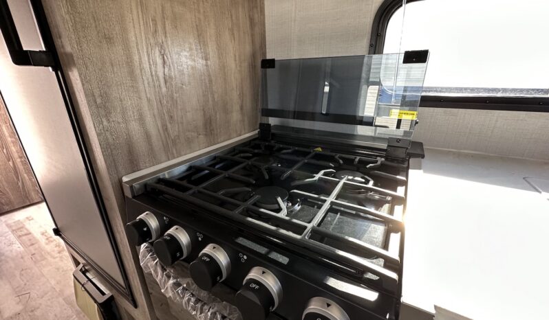 2023 Conquest 236RL full