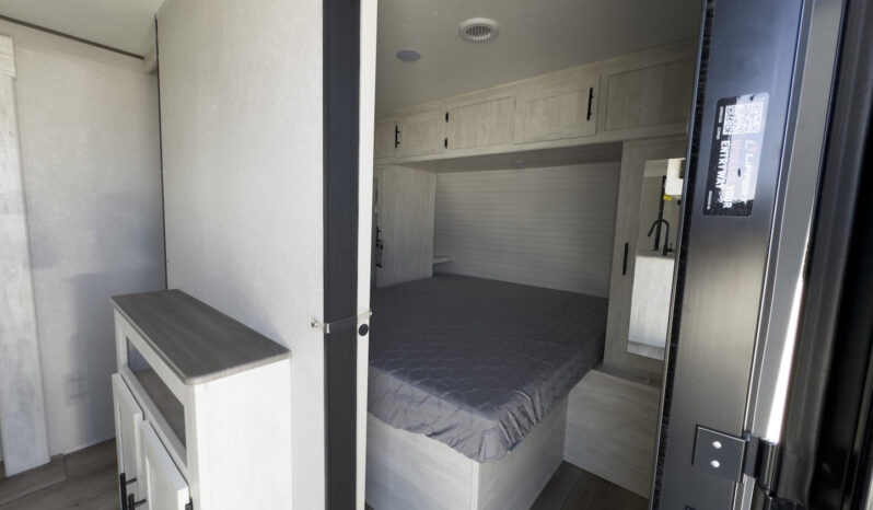 2024 Shasta SST31OK full