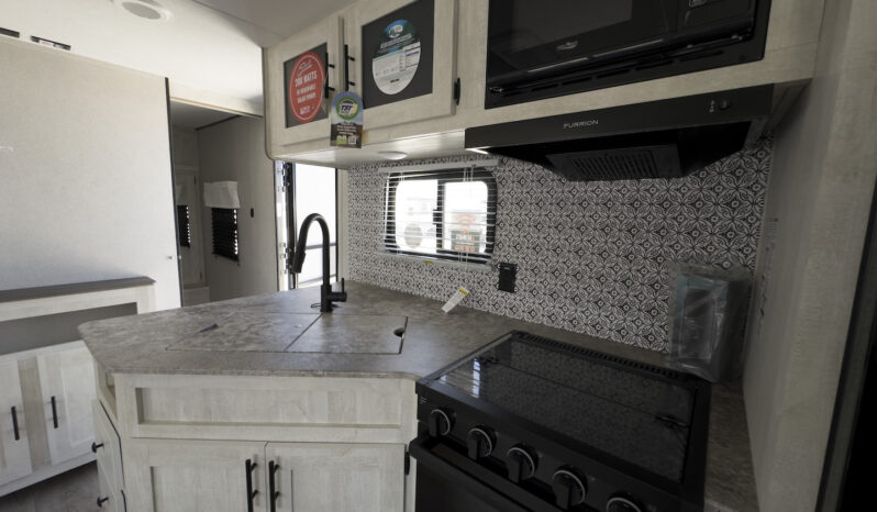 2024 Shasta SST31OK full