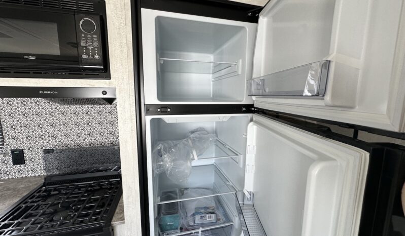 2024 Shasta 25RB full