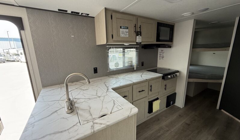 2025 Shasta Oasis I-5 525BHS full