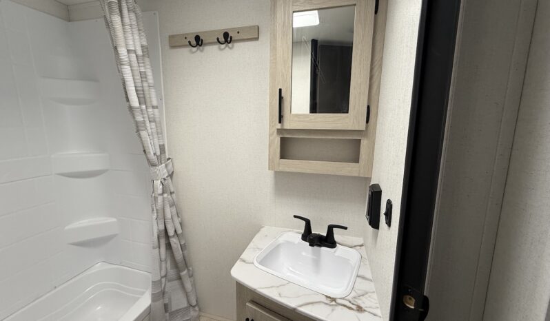 2025 Shasta Oasis I-5 525BHS full