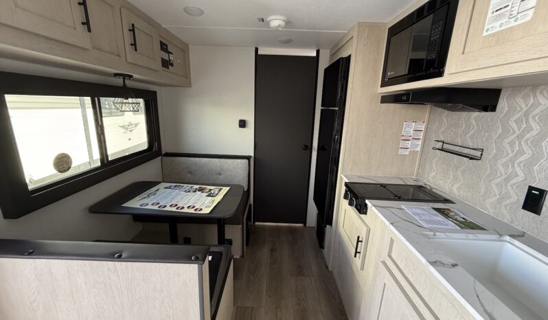 2025 Shasta Oasis 18FQ full