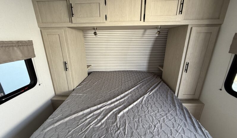 2025 Shasta Oasis 18FQ full