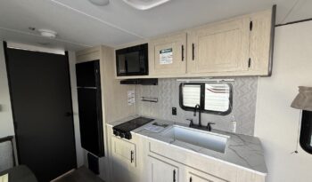 2025 Shasta Oasis 18FQ full