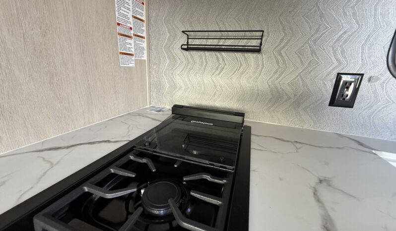 2025 Shasta Oasis 18FQ full