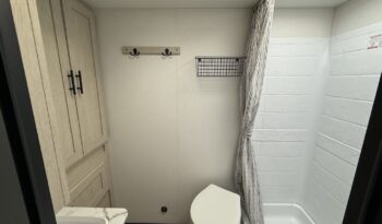 2025 Shasta Oasis 18FQ full