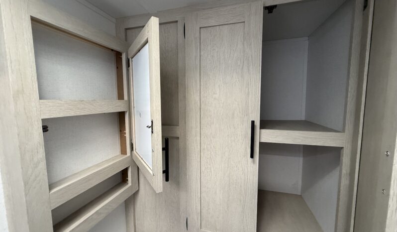 2025 Shasta Oasis 18FQ full