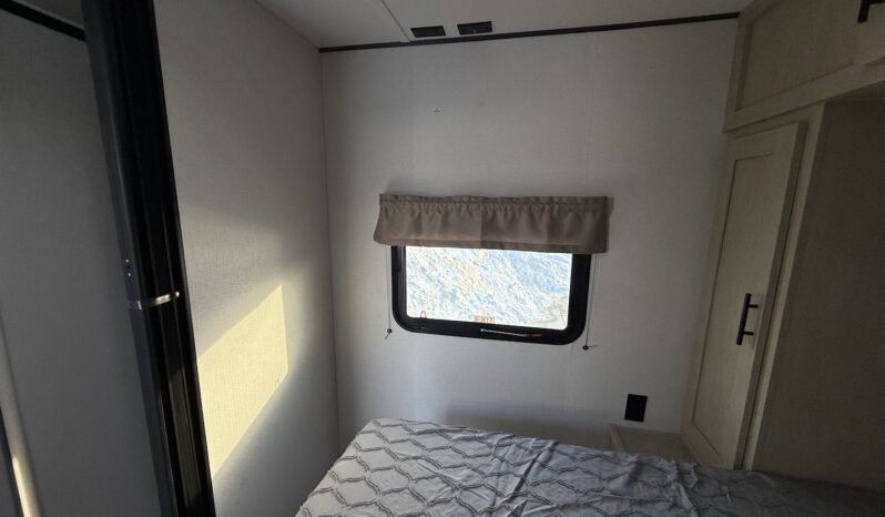 2025 Shasta Oasis I-5 526RBS full