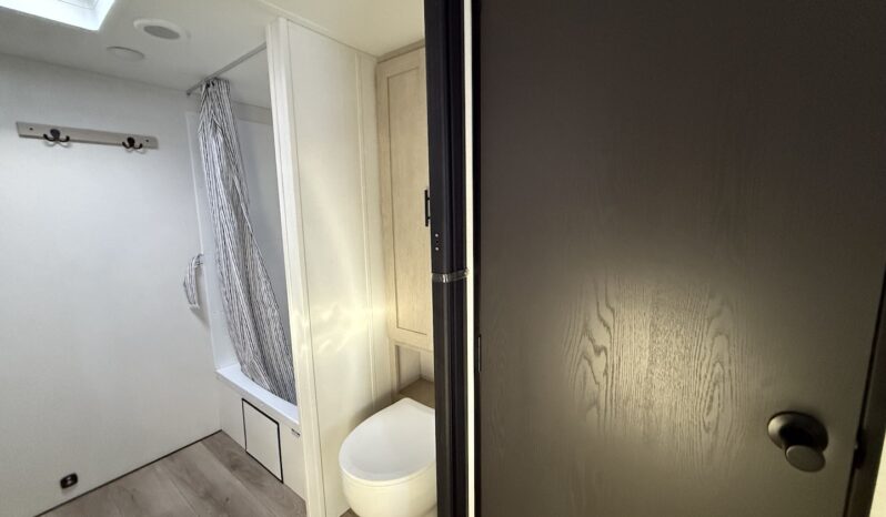 2025 Shasta Oasis I-5 526RBS full