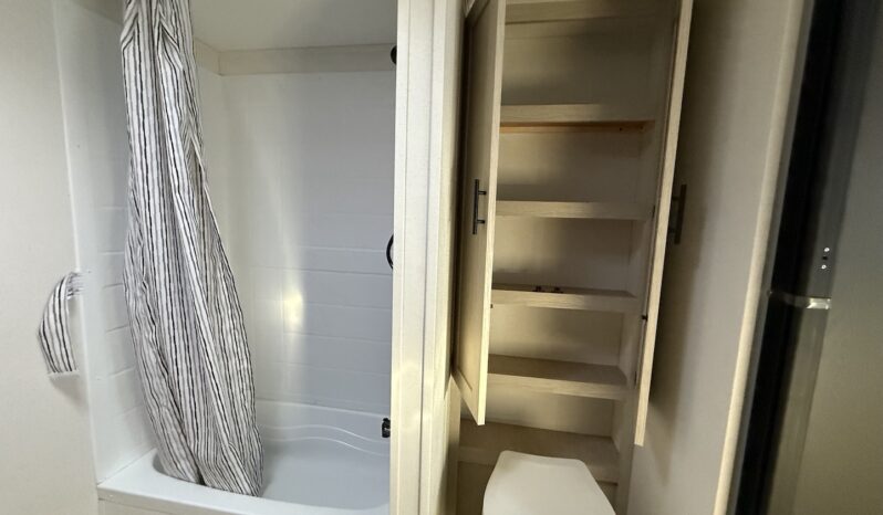 2025 Shasta Oasis I-5 526RBS full