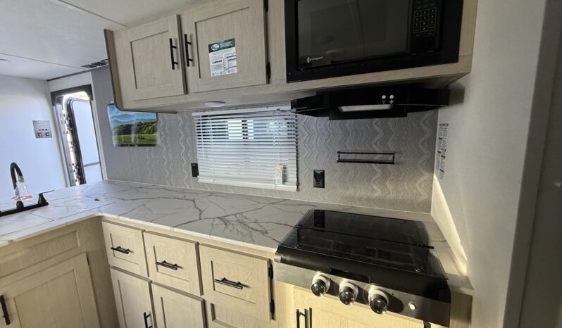 2025 Shasta Oasis I-5 526RBS full