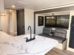 2025 Shasta Oasis I-5 526RBS full