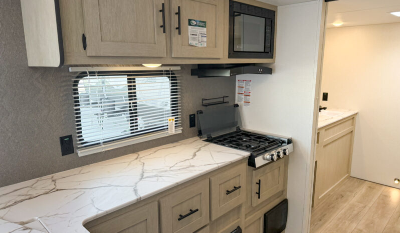 2025 Shasta Oasis I-5 526RBS full