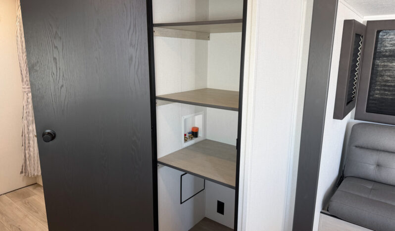 2025 Shasta Oasis I-5 526RBS full