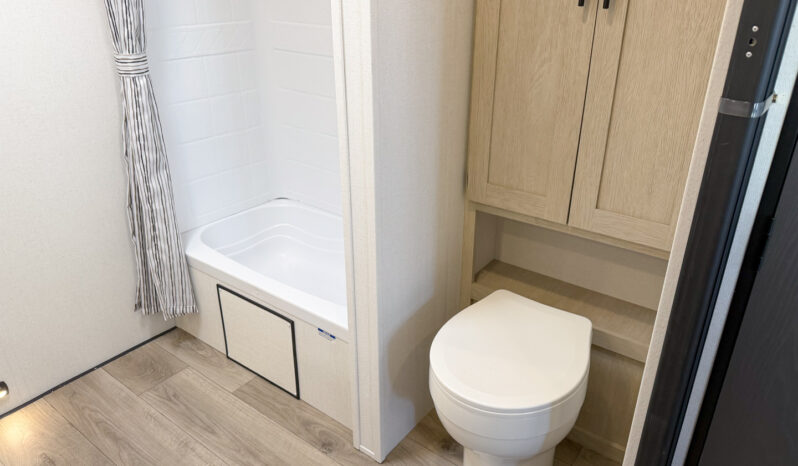 2025 Shasta Oasis I-5 526RBS full