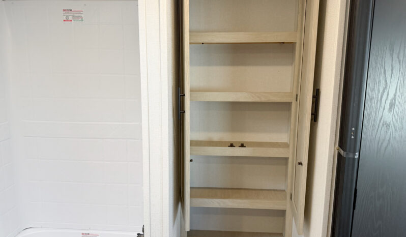 2025 Shasta Oasis I-5 526RBS full