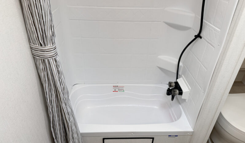 2025 Shasta Oasis I-5 526RBS full