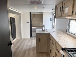 2025 Shasta Oasis I-5 526RBS full