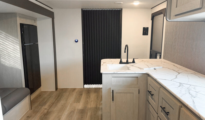 2025 Shasta Oasis I-5 526RBS full