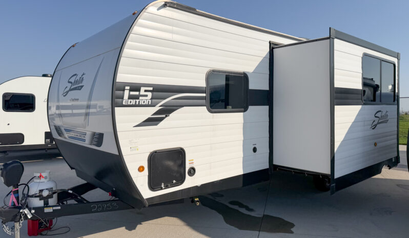 2025 Shasta Oasis I-5 526RBS full