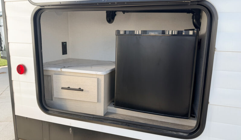 2025 Shasta Oasis I-5 526RBS full